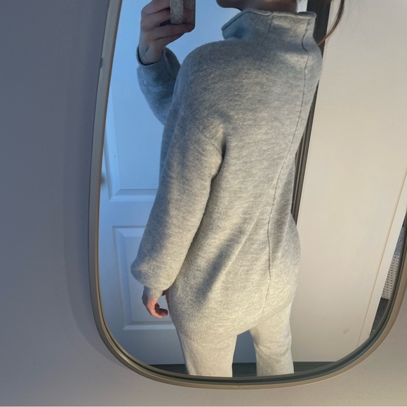 Gentle fawn sweater - Picture 3 of 3